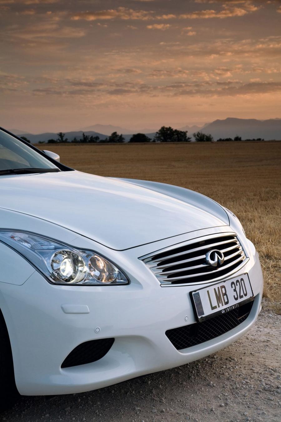  Infiniti G37 Coupe 2009 года  (фото 16 из 51)